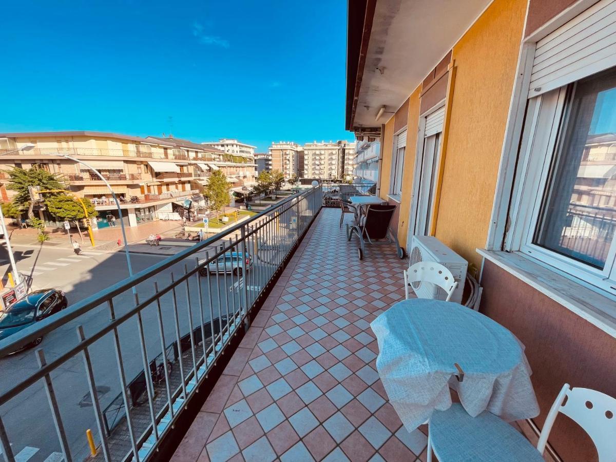 Family Apartment Piazza Milano - Jesolo Екстериор снимка