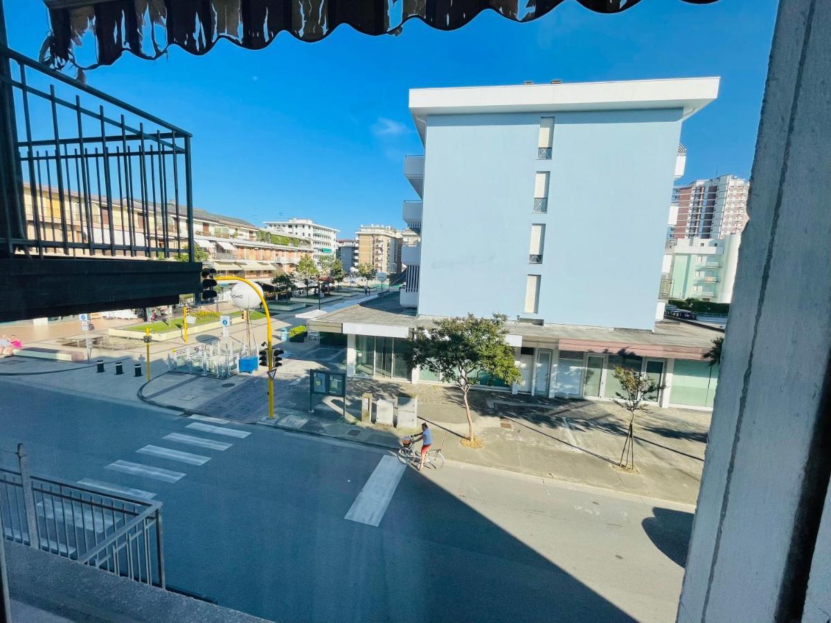 Family Apartment Piazza Milano - Jesolo Екстериор снимка